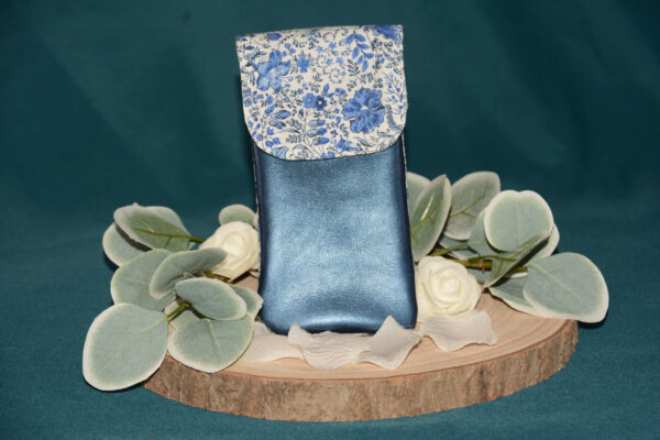 Pochette soignant Fleur bleue