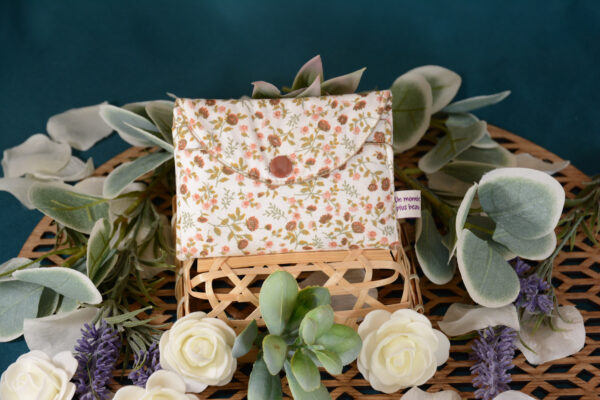 Porte cartes Fleurs brune